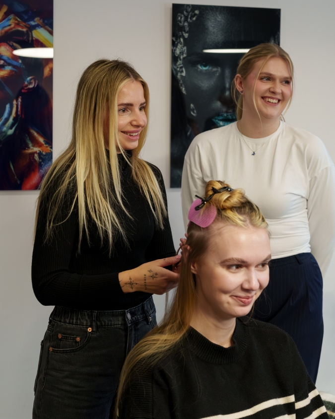 Prezenčný kurz predlžovania vlasov Unique Hair - fotografia 5